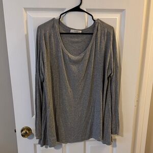 Women's Gray Long-Sleeve Scoop Neck Tee